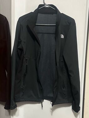 The North Face Men's Black Lightweight Softshell windstopper and Jacket